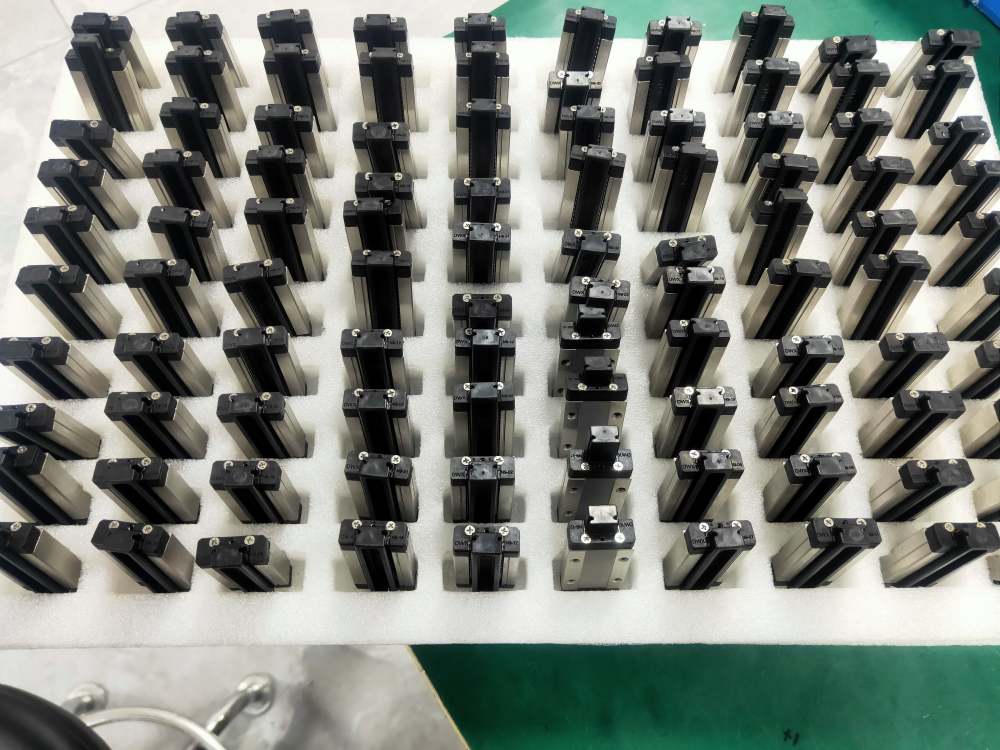 達沃鑫微型導軌滑塊包裝區(qū)