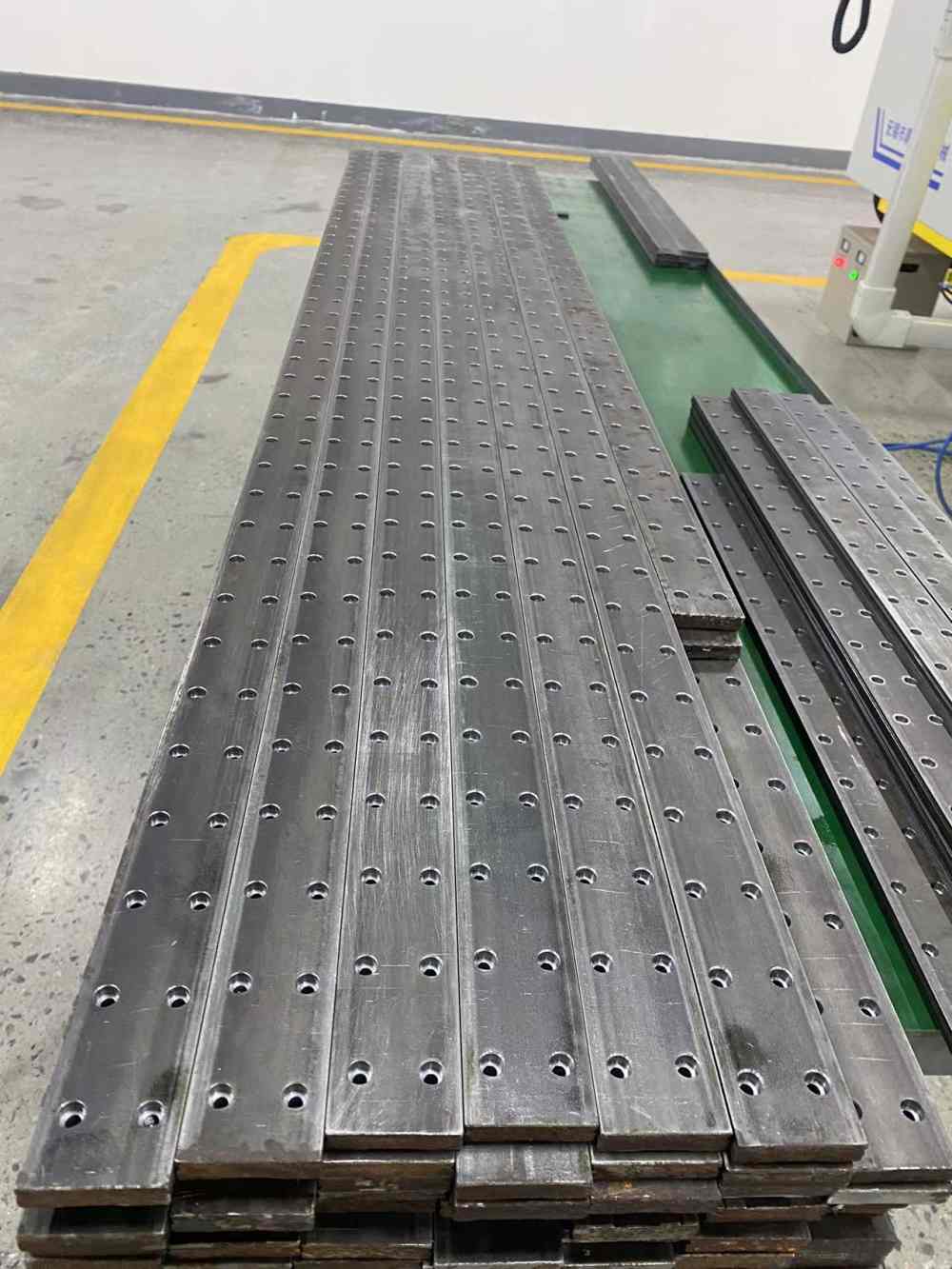 達沃鑫線性導軌滑軌原材料待檢區