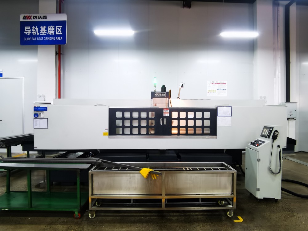 達(dá)沃鑫直線導(dǎo)軌基磨區(qū).jpg